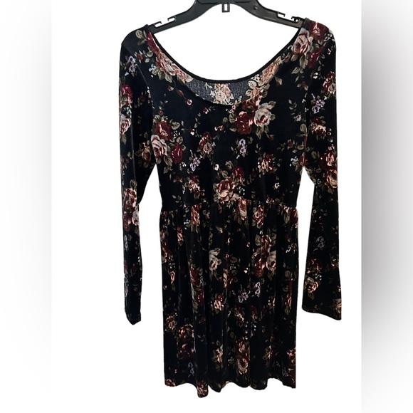 Black/Burgundy Velvet feel Retro Style Long Sleeve Mini Dress. Gently Pre Loved. - Picture 2 of 8